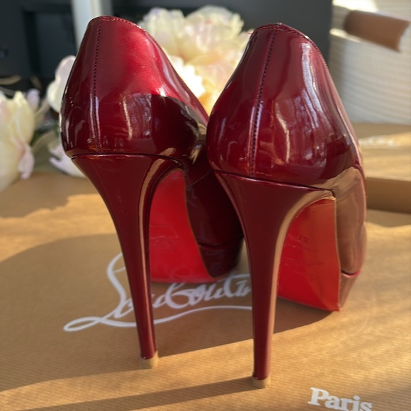 Christian Louboutin Ruby Red Patent Leather High Heels Size EU 37.5 Beautiful! - Picture 8 of 12